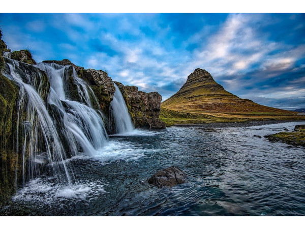 Водопад Киркьюфетль в Исландии Водопад Киркьюфетль в Исландии